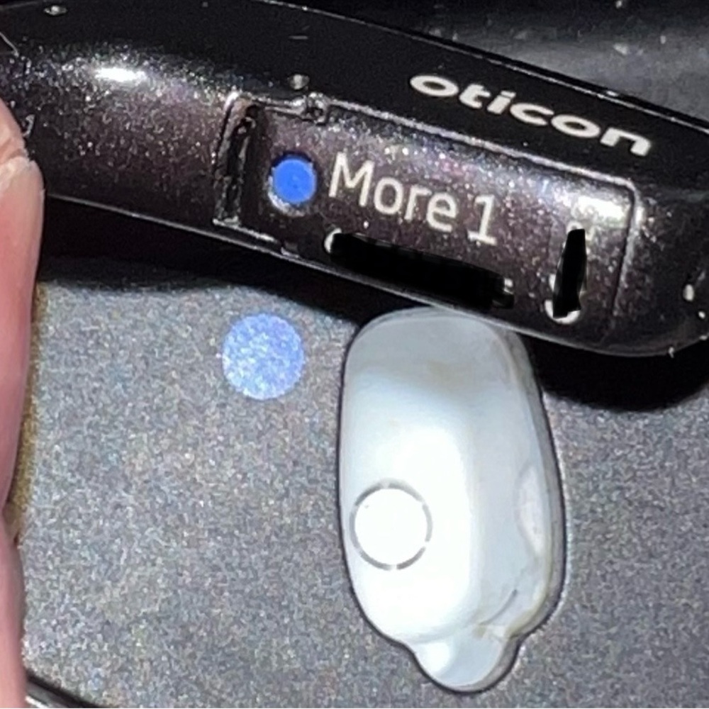 Lot of 2 Oticon More 1 MiniRite  RIE hearing aids complete system - Picture 8 of 11